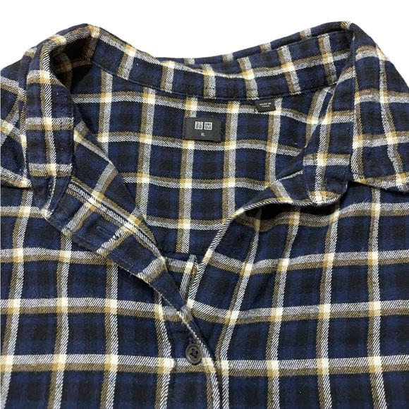 Two Uniqlo Collared Flannel Button Up Long Sleeve Shirt Top Size XL Plaid - Picture 7 of 13